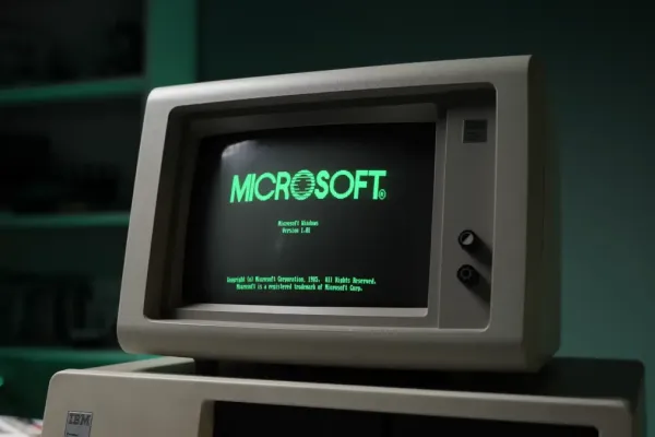 Windows' Rocky Start: Issues and Innovations in 1985