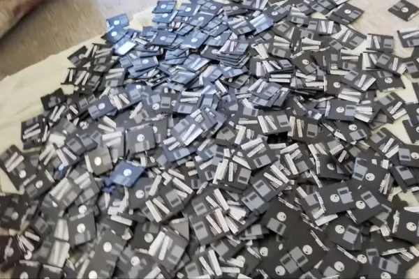 DocJade Deploys Factorio Using 1,250 Floppy Disks with Fluster