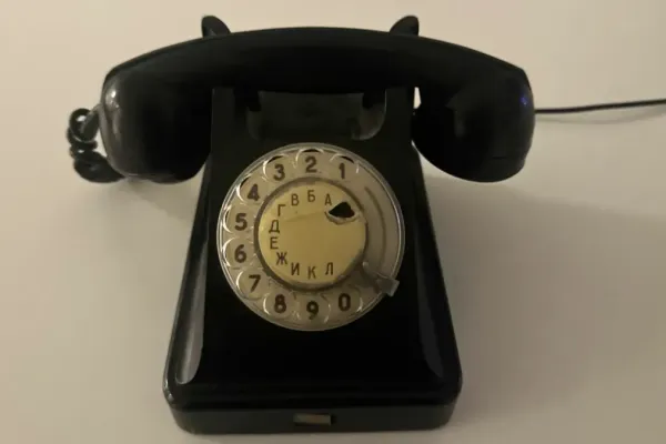 Russia Bans Key Messaging Apps