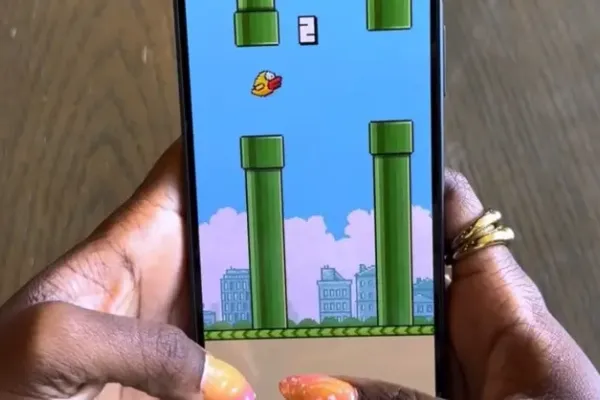 Flappy Bird Returns Exclusively to Android With New Updates