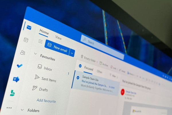 Outlook Update Sparks Concerns Among Windows 10 Users