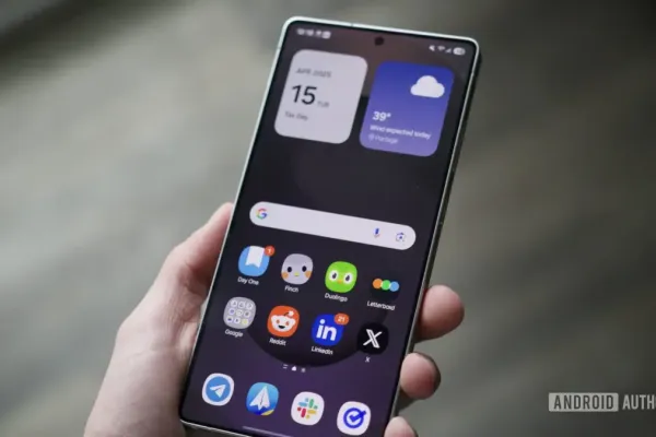 Samsung Experiments with 3D Icons in Latest One UI Update