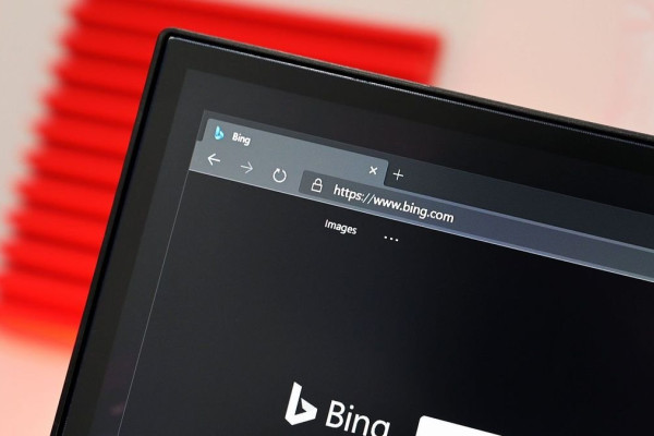 Microsoft Bing Wallpaper App Prompts Users to Set Bing as Default Search