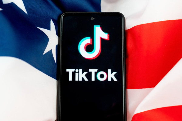 TikTok Reintroduces App to U.S. Android Users with Website Kits