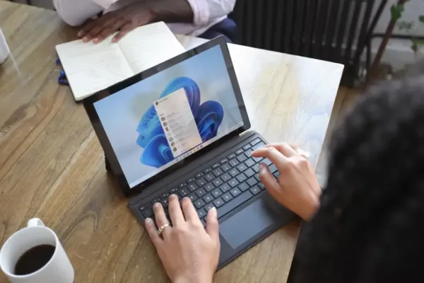 FlyOOBE Enhances AI Removal in Windows 11