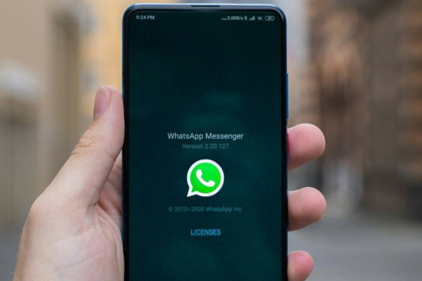 WhatsApp Adds Video Notes Forwarding, Explores Meta AI for Personalization