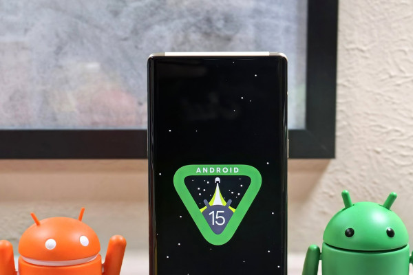 Google Updates Android 15 Easter Egg Game with Spaceship Flag Feature