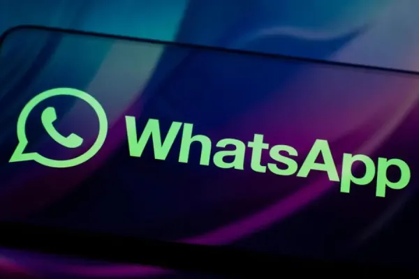 WhatsApp Redesign to Introduce Transparent Elements