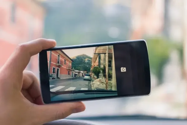 Exploring Control and Creativity in Mobile Photography