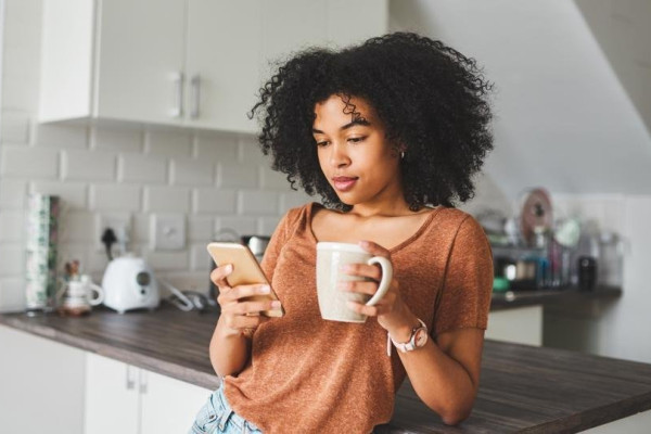 Fidelity App Enhances Stock Trading with No Minimums and Crypto Options