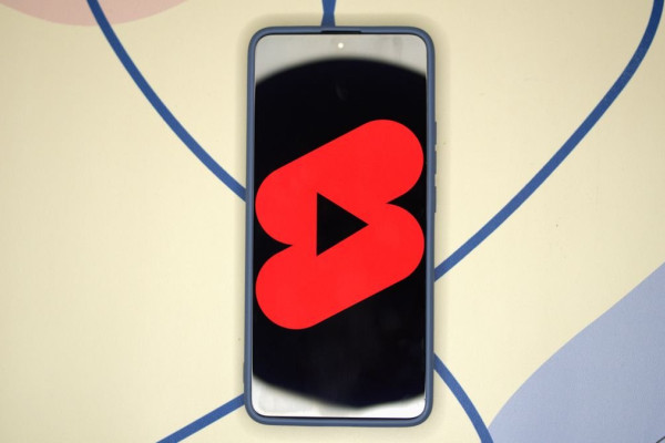YouTube Tests Shorts Smart Downloads for Premium Users on Android