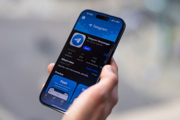 Ukraine Restricts Telegram Use Among Officials Over Security Concerns