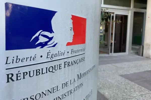 France Implements Messaging Ban for Public Sector Workers