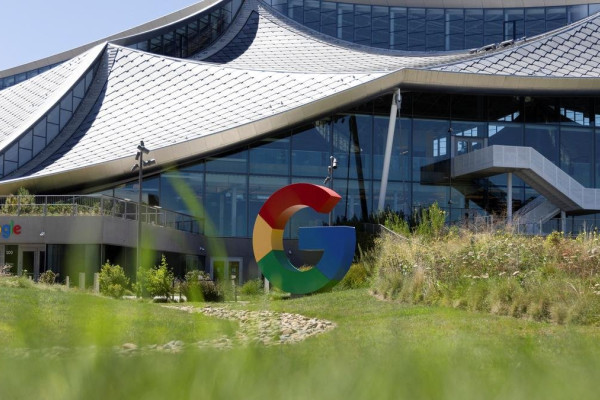 Google to Remove Vulnerable Showcase App from Pixel Phones Amid Security Concerns