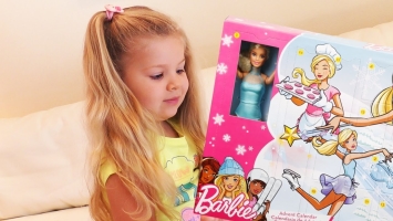 Diana Opens Advent Calendar with Barbie doll surprise for kids video