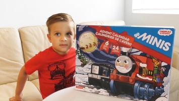 Roma opens Advent Calender Thomas and Friends Surprise Toys for kids, Thomas the tank engine videos