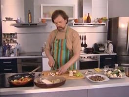 Мужская еда: Английский пирог со стейками и  почками. Сэндвич с огурцом